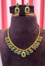 Beautiful Gj polish short necklace with green stone -pairing with beautiful earrings